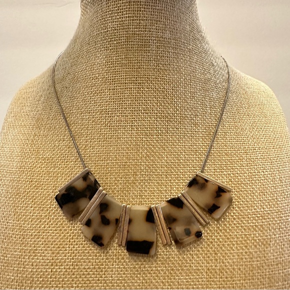 Banana Republic Necklace gold tone w/ glaucoma tortoise rectangles/ gold spikes - Picture 3 of 10